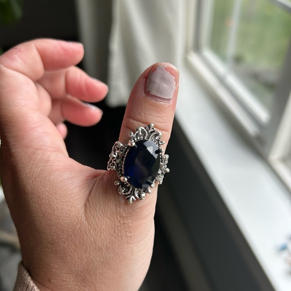 4/$50 Elegant Silver and Blue Statement Ring size 7 1/2 💚 - Picture 1 of 7